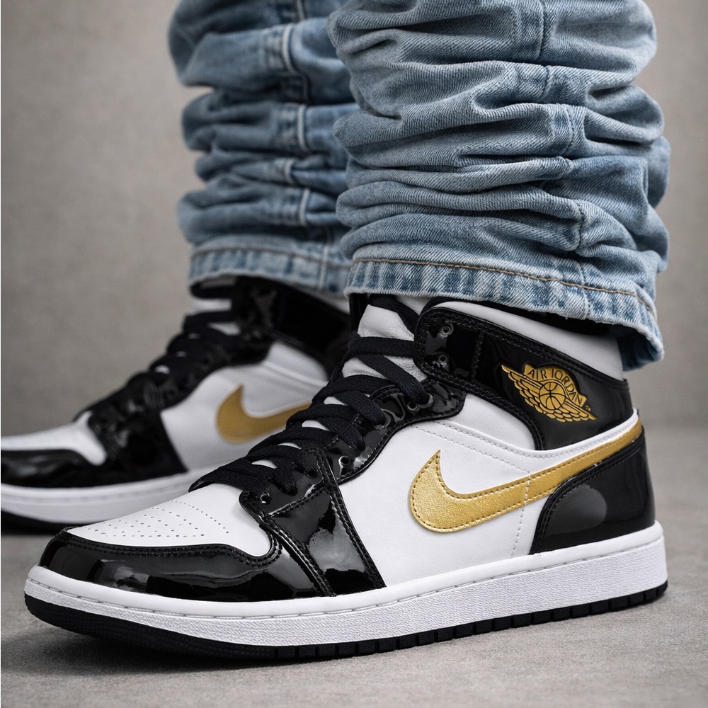 Air Jordan 1 Mid SE – Black / Metallic Gold / White – Size 10 – NIB